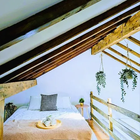 Cozy 3 Bedroom - Close To *