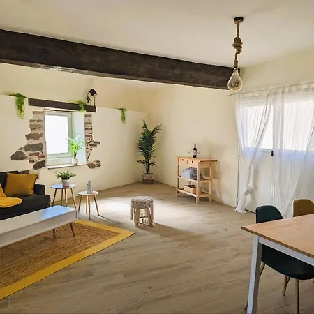 Cozy 3 Bedroom - Close To Holiday home *
