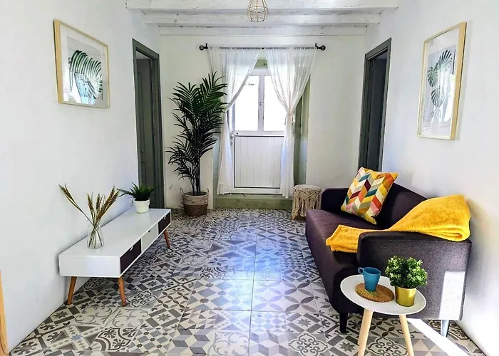 Cozy 3 Bedroom - Close To