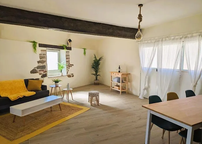 Cozy 3 Bedroom - Close To Holiday home *